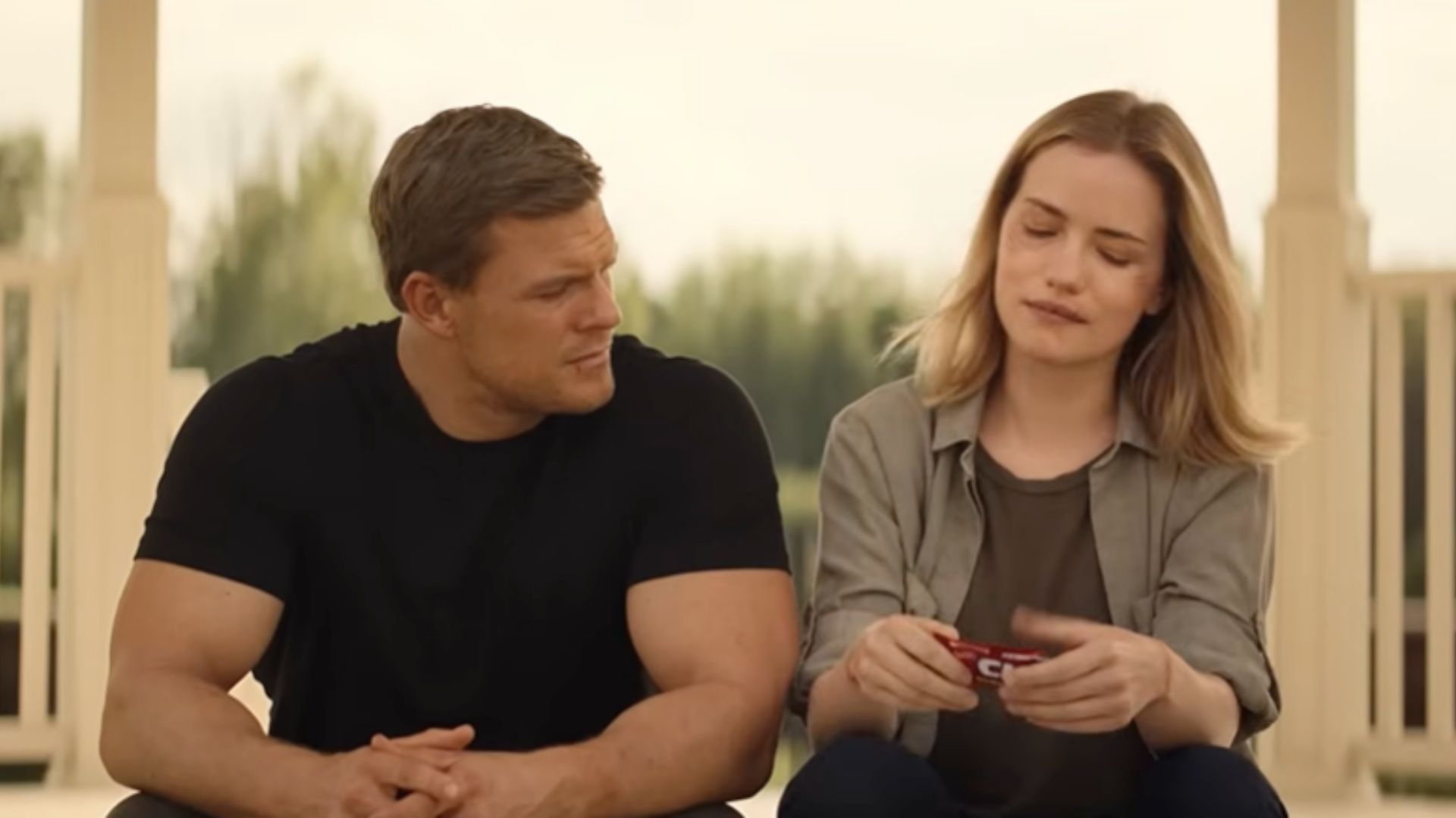 Alan Ritchson and Willa Fitzgerald in Reacher (Image via Prime Video)