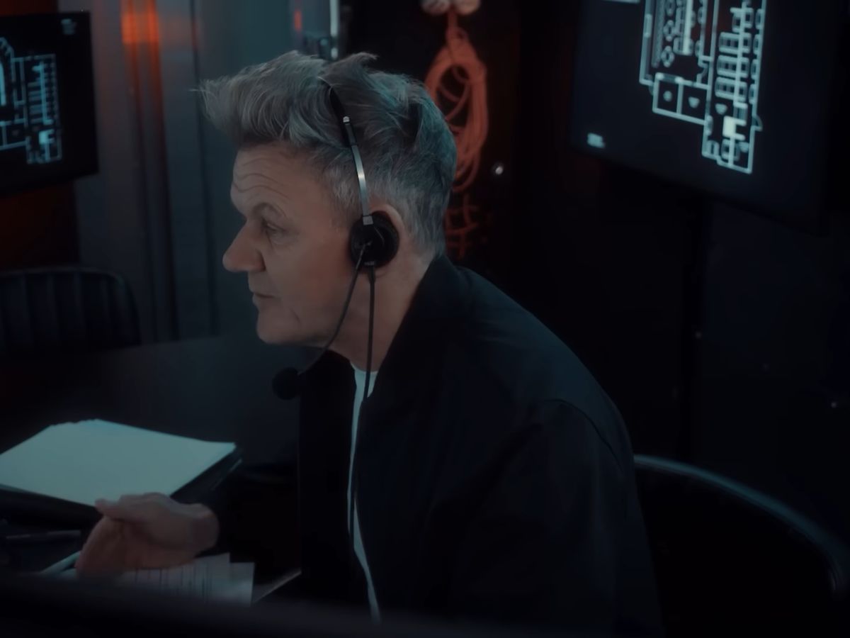 Gordon surveilling the restaurant. Image Source: Youtube /@Food Club