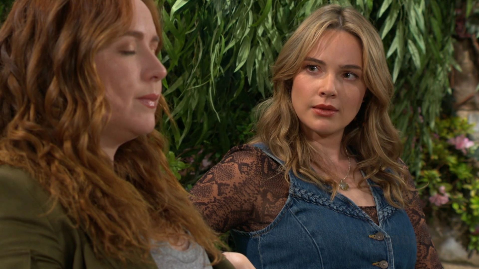 Tessa tries to get Mariah to open up on The Young and the Restless | Image: CBS