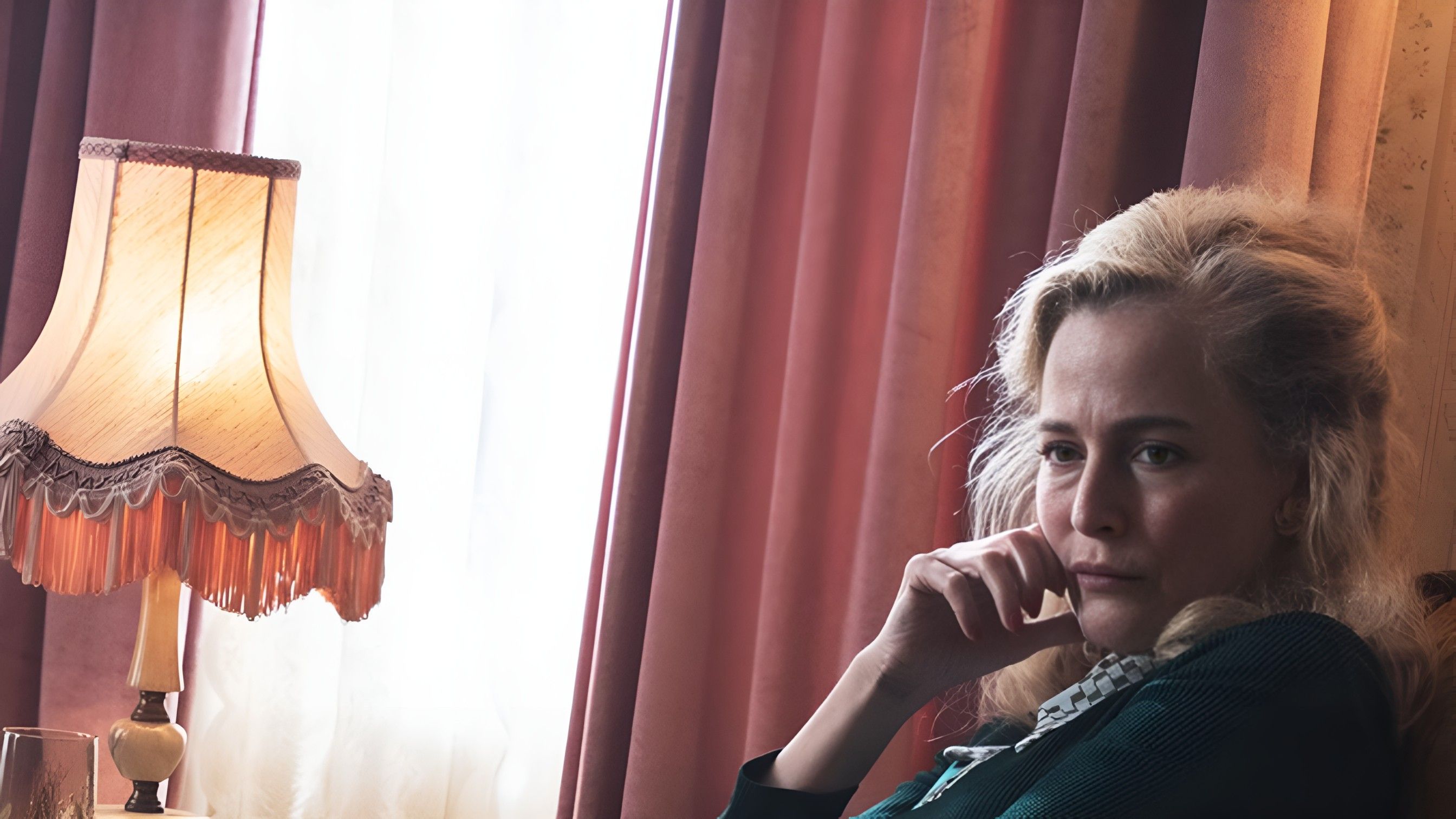 Gillian Anderson ( Image via Instagram / @gilliana )