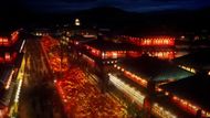 The Entertainment District from the series (Image Source: Ufotable)