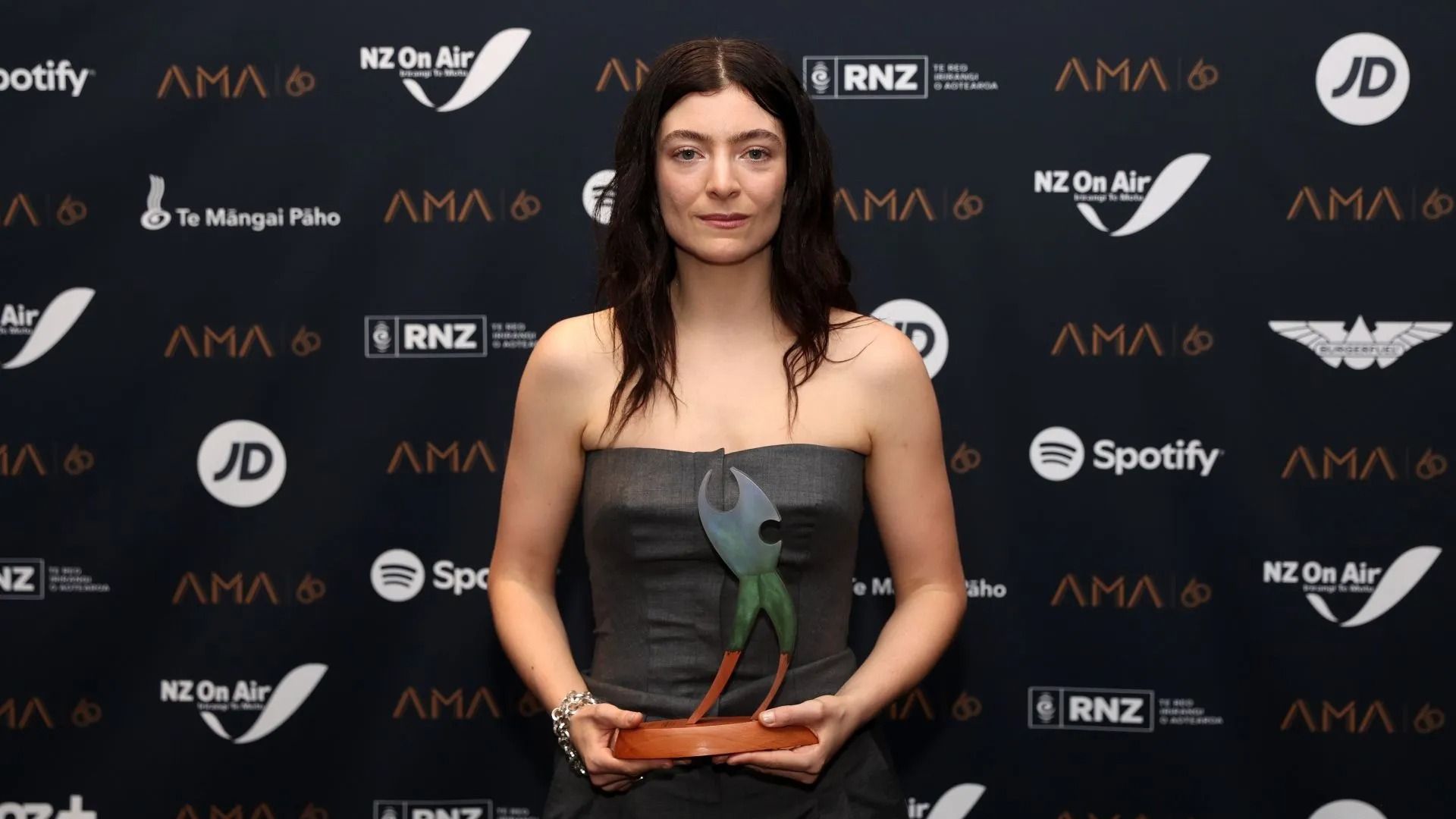 Lorde wins Single of the Year for Girl, so confusing featuring Lorde at the 2025 Aotearoa Music Awards - Source: Getty