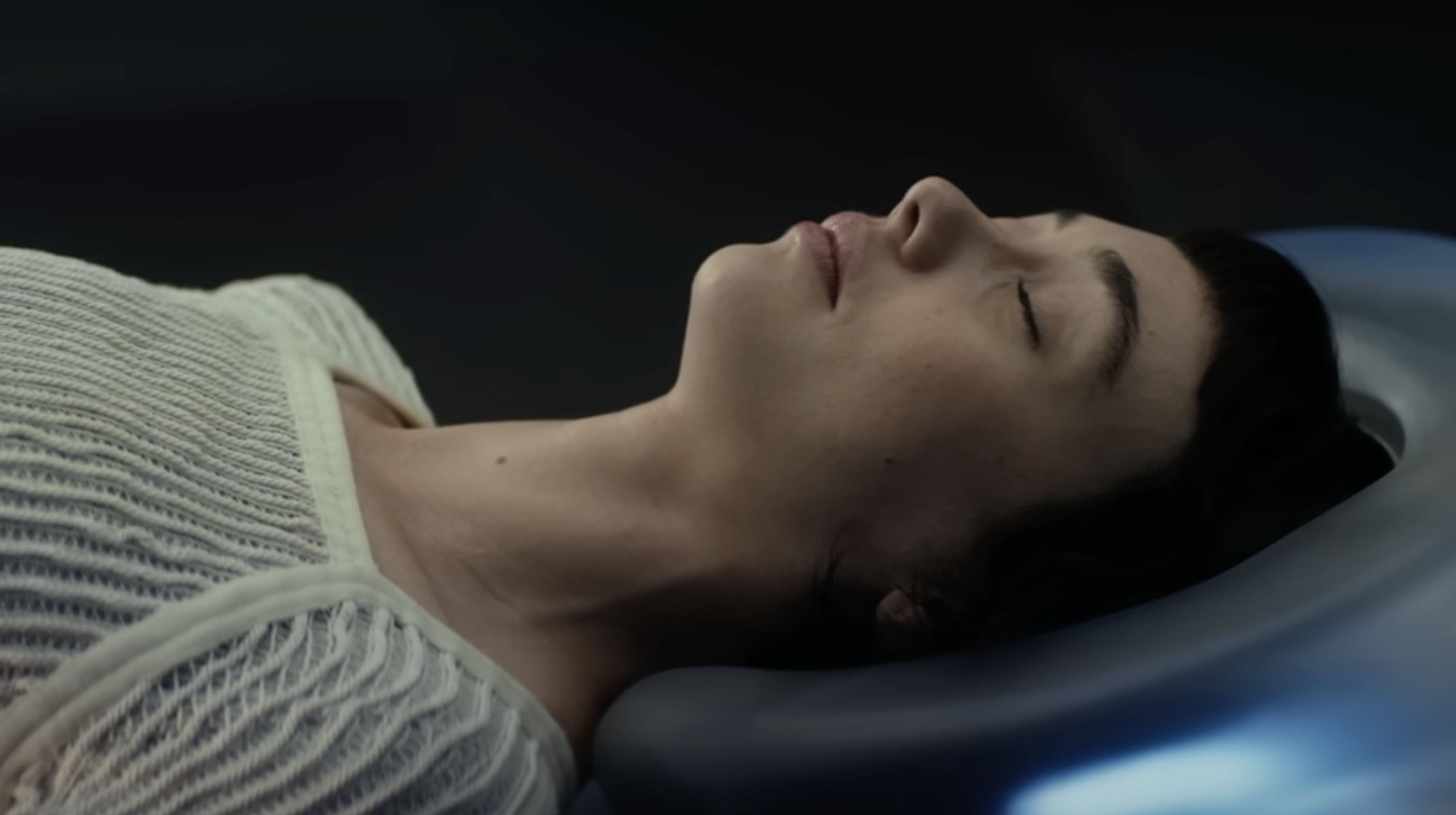 Alien: Earth creator Noah Hawley teases the kind of horror the upcoming sci-fi prequel will portray (Image Via FX)