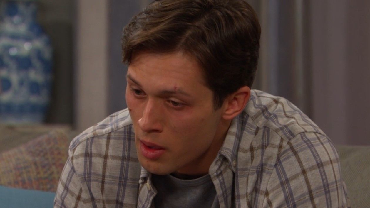 Tate (Leo Howard) processed Sophia