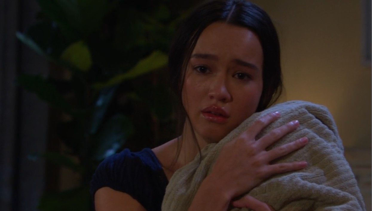 Sophia (Rachel Boyd) panicked after giving birth. \Image: Peacock