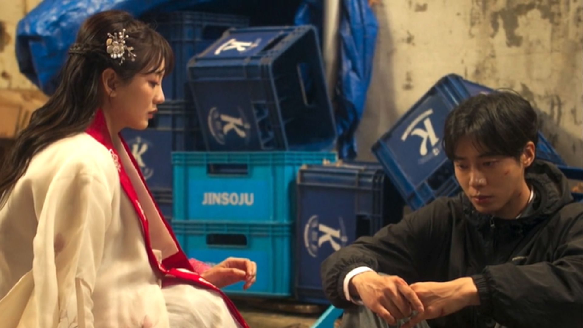 Seong-ah apologizes to Gyeon-u (Image via Prime Video)