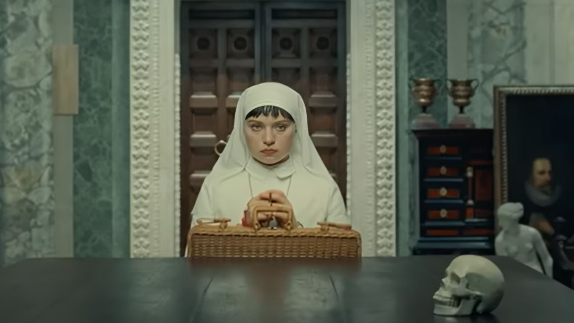 A still from The Phoenician Scheme | Image via Focus Features 