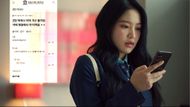 Je-na reads the drug article about her (Image via Viki)