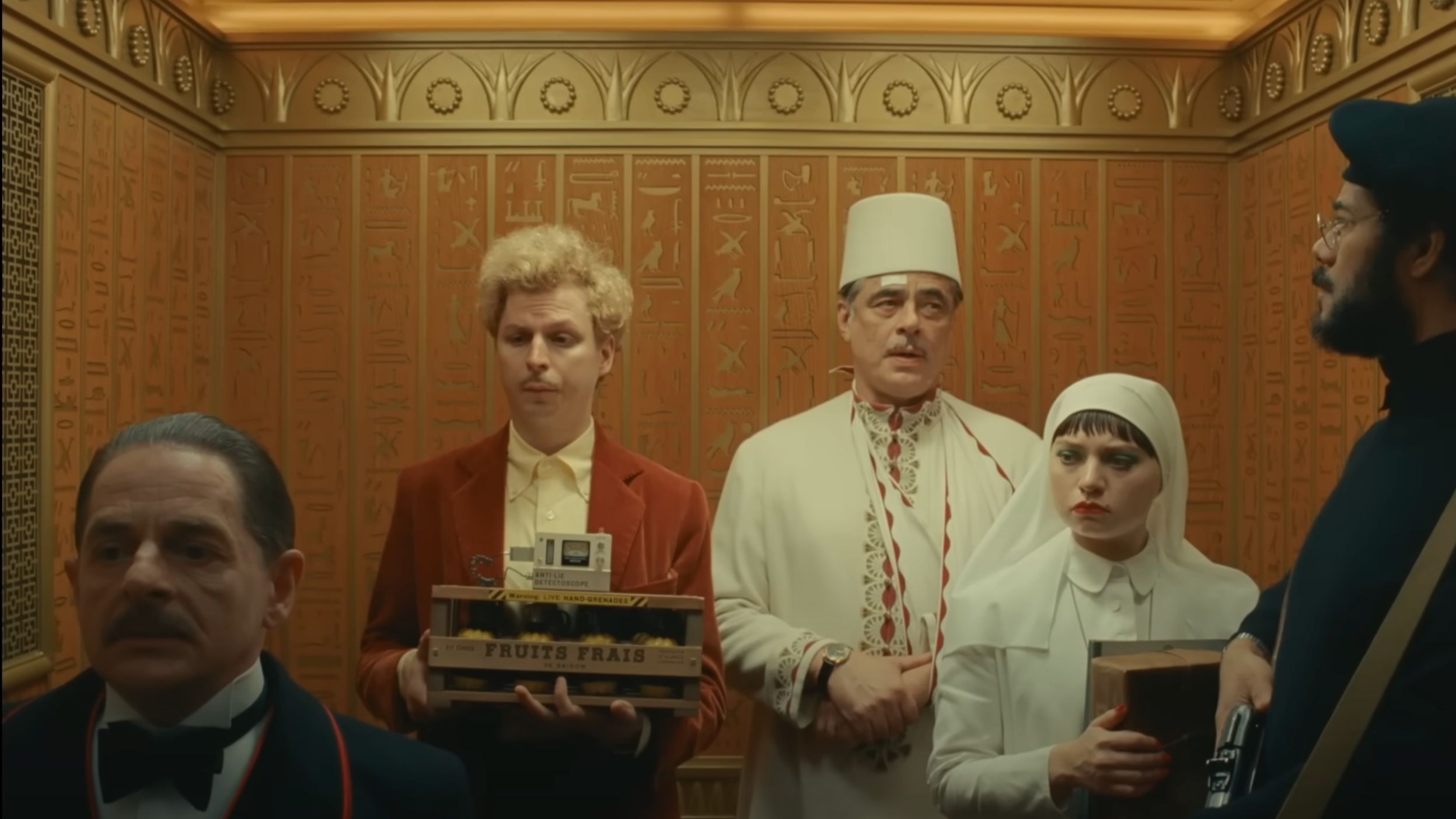 A still from The Phoenician Scheme (Image via YouTube/Focus Features)