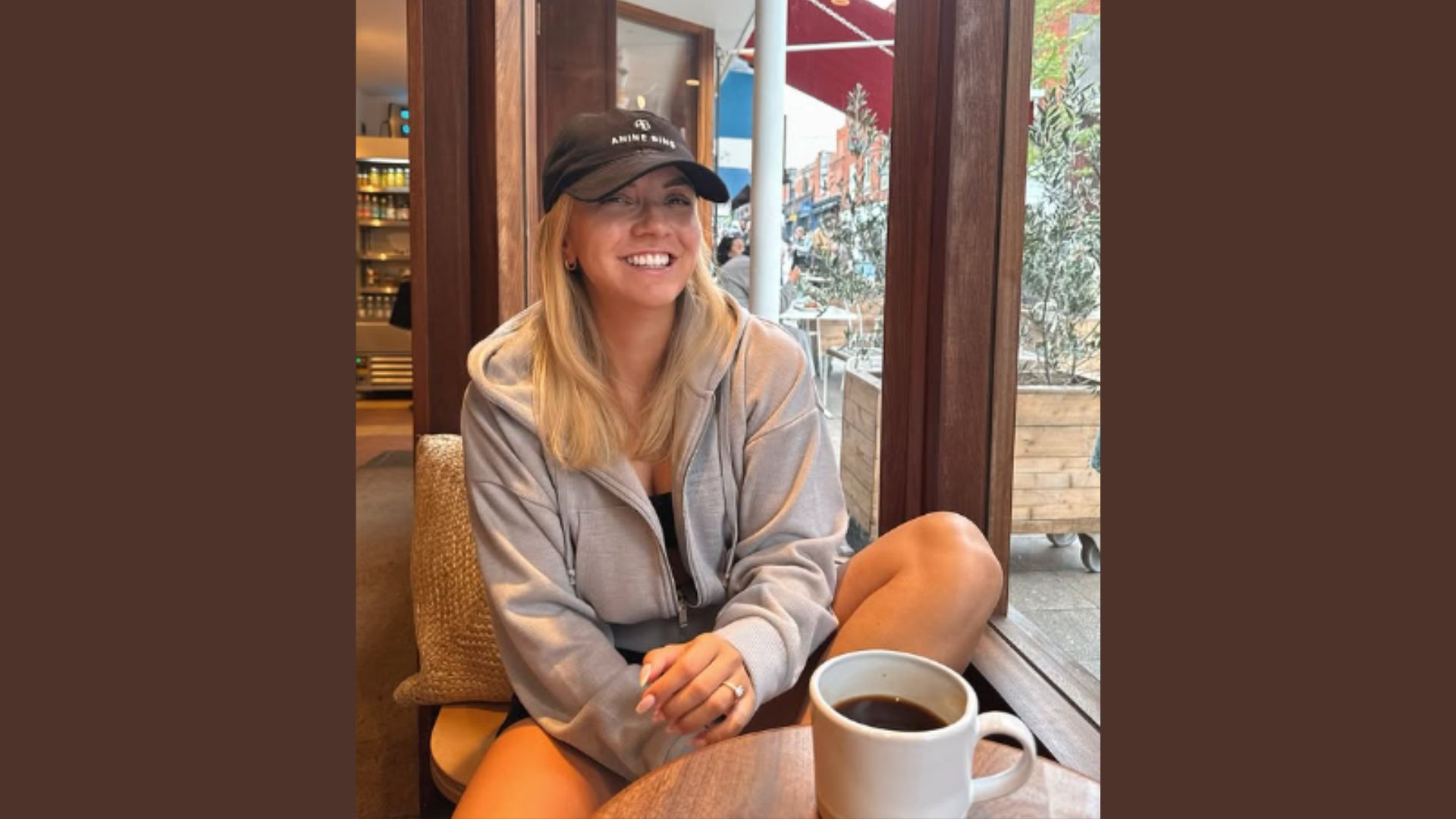 Zoe Rae faces backlash over a travel blog. (Image via Instagram/@zoerae)