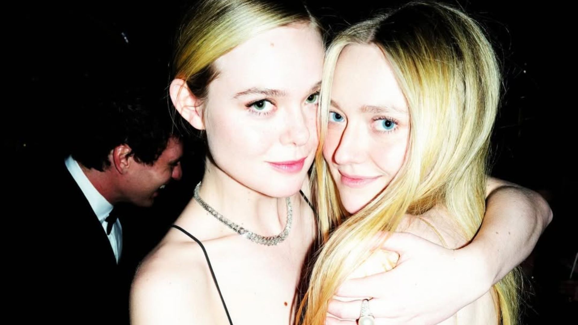 Dakota and Elle Fanning | Image via dakotafanning Instagram