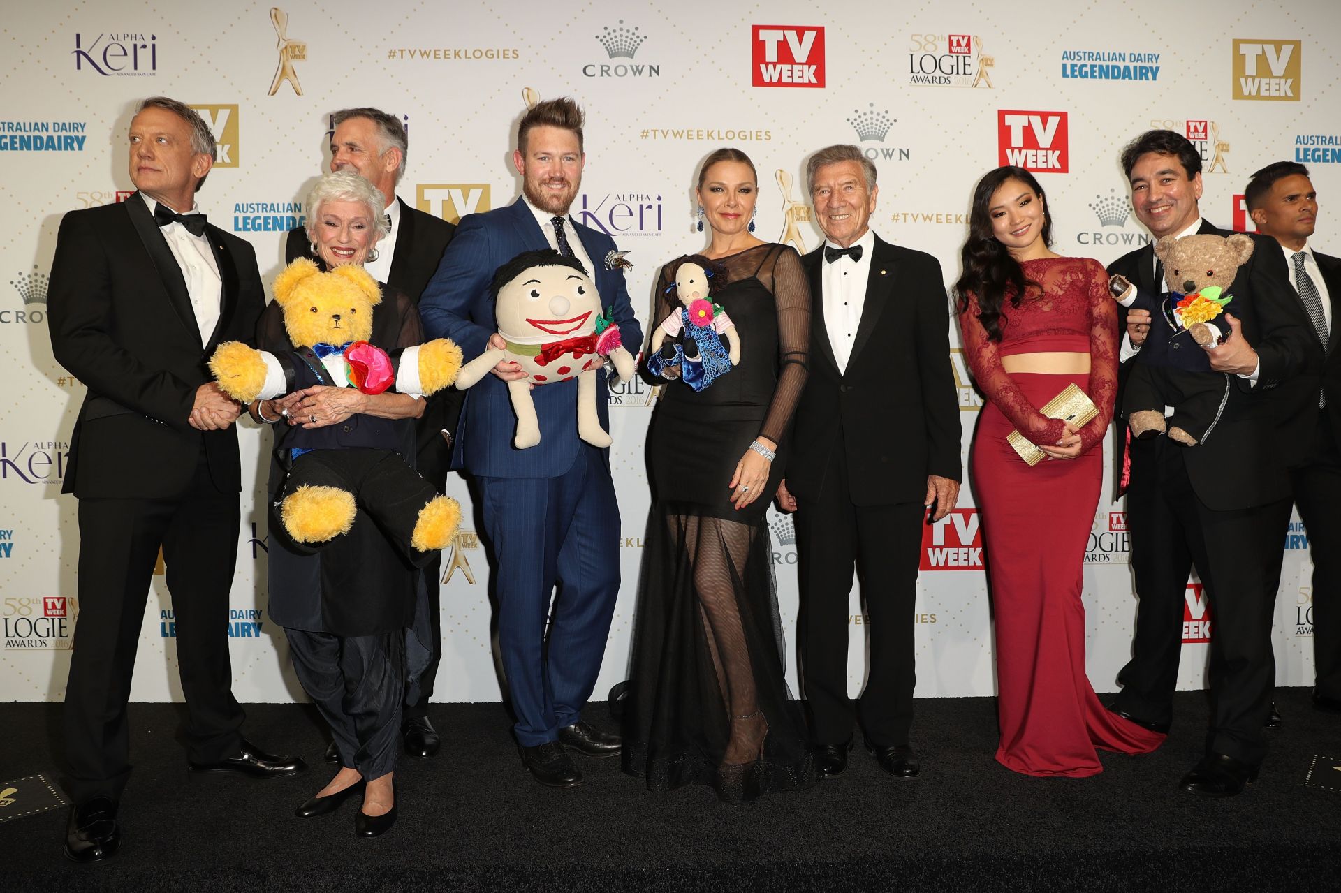 2016 Logie Awards - Arrivals - Source: Getty