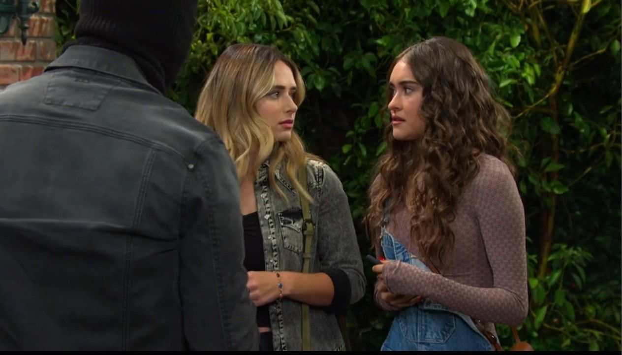 Arianna (Marissa Reyes) and Holly