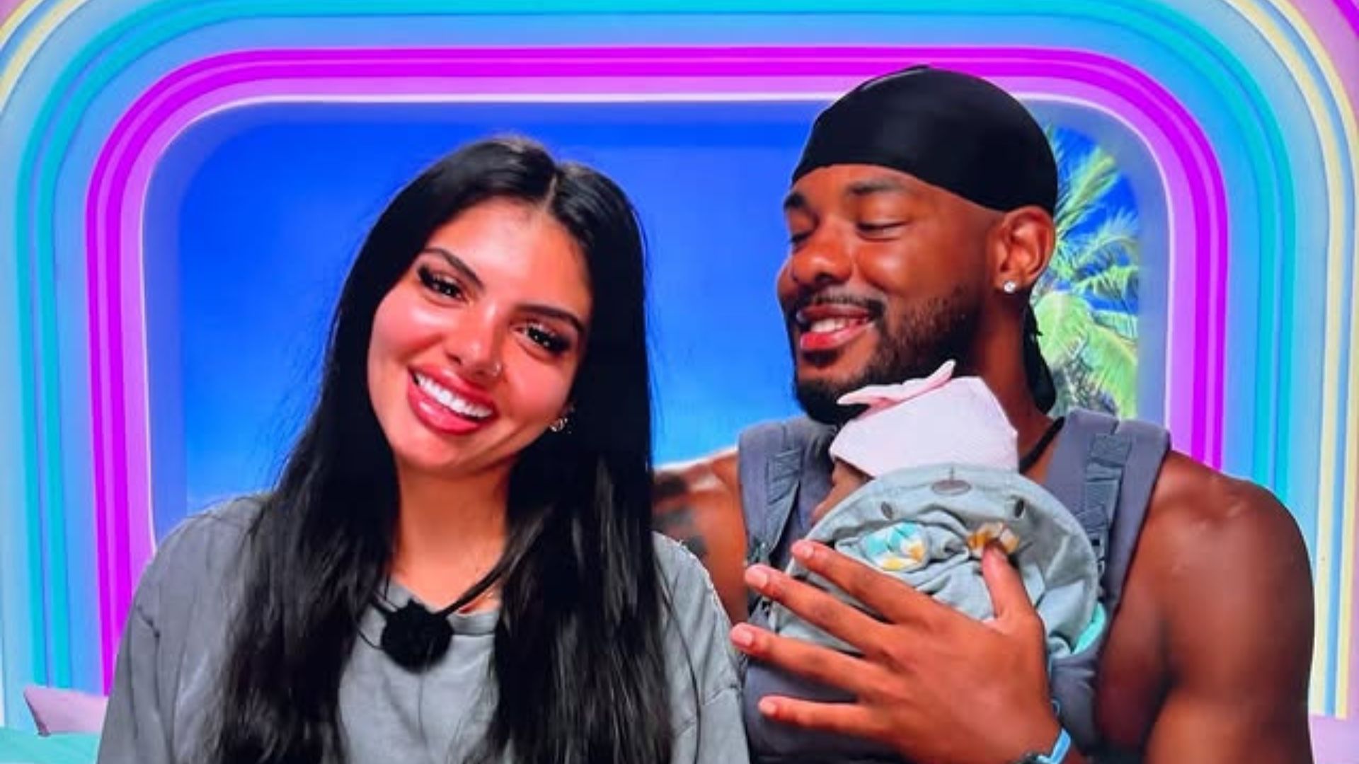 Huda and Chris on Love Island USA season 7 (Image via YouTube/ @hudabubbaaa)