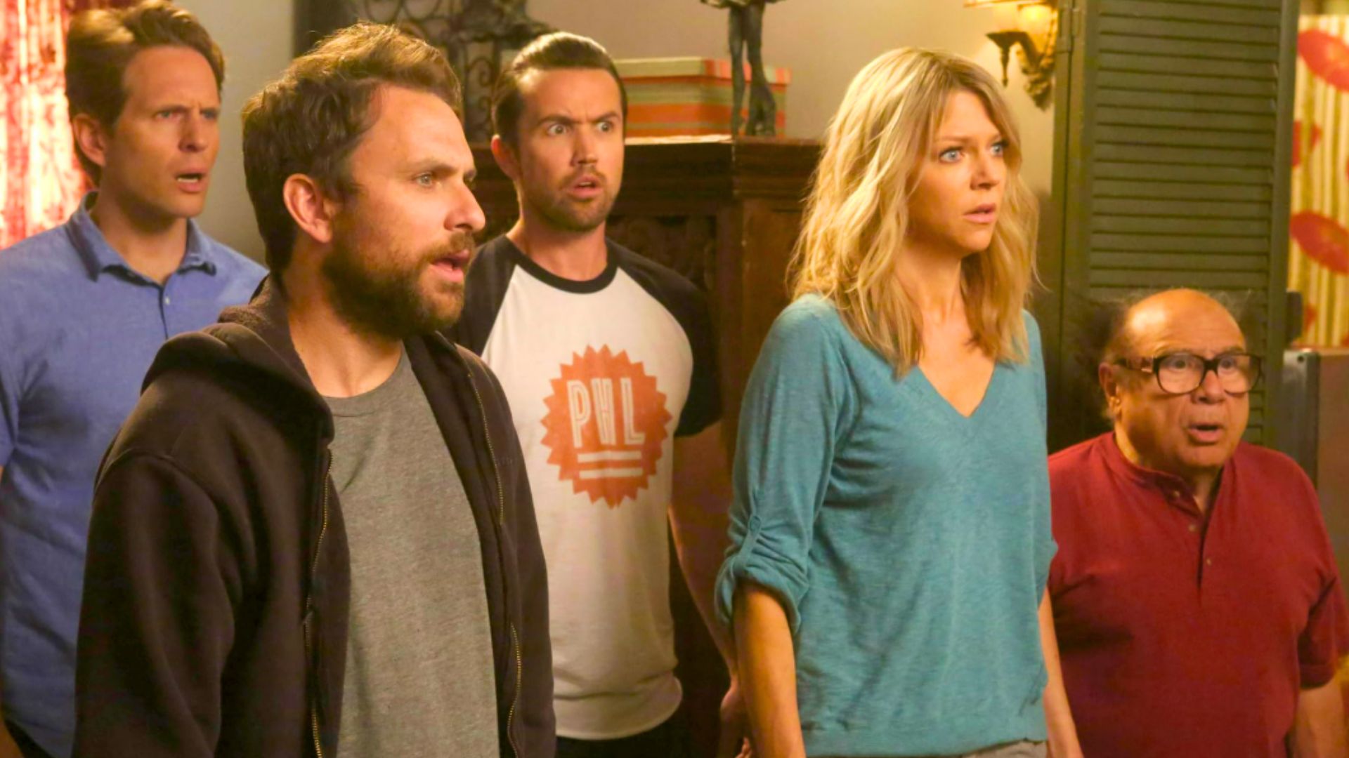 Danny DeVito, Charlie Day, Rob Mac, Kaitlin Olson, and Glenn Howerton in It