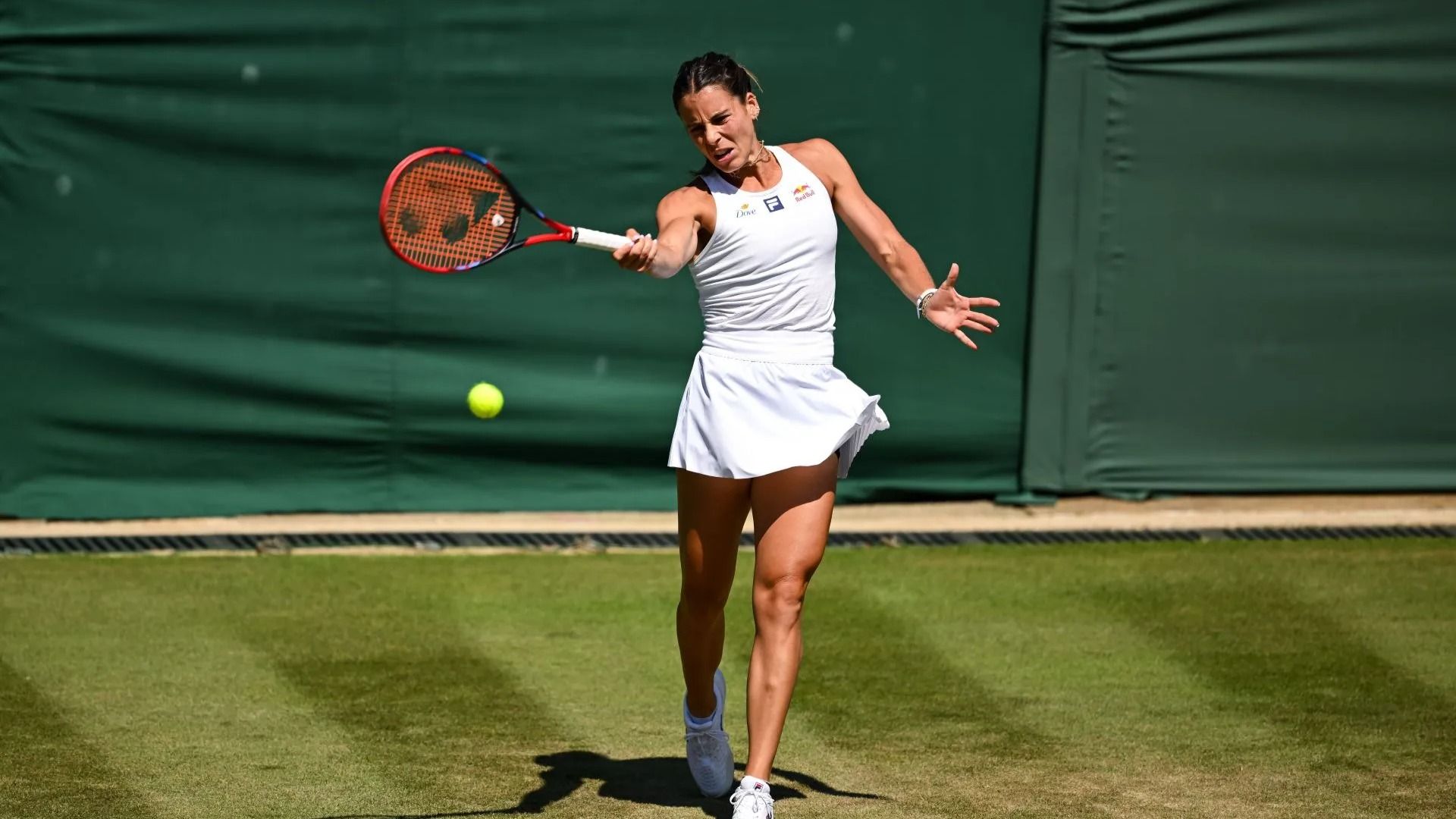 Emma Navarro in action against Veronika Kudermetova during the Women