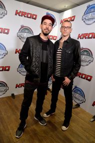 The 25th Annual KROQ Almost Acoustic Christmas - Day 1 (Image via Getty)