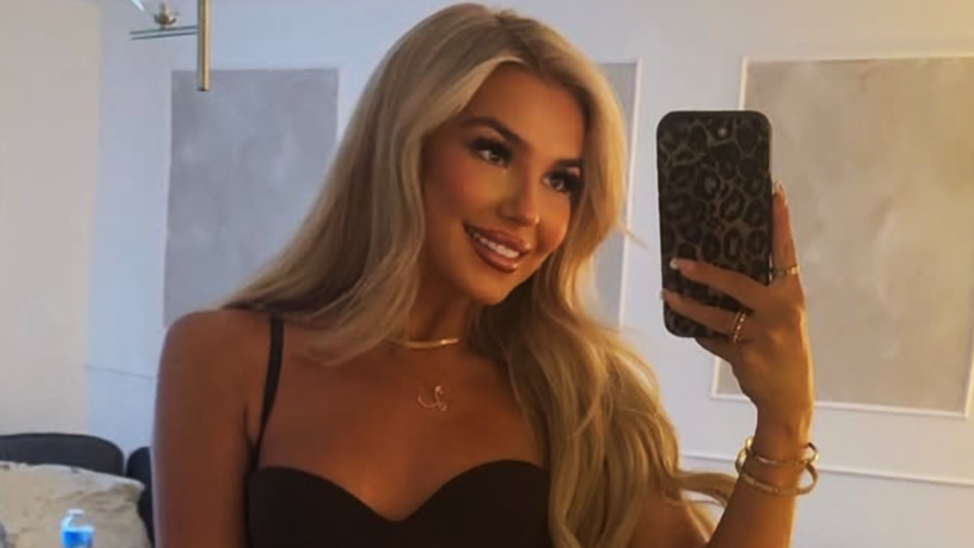 Lucy from Love Island UK (image via Instagram/@lucyquinnmakeup_)
