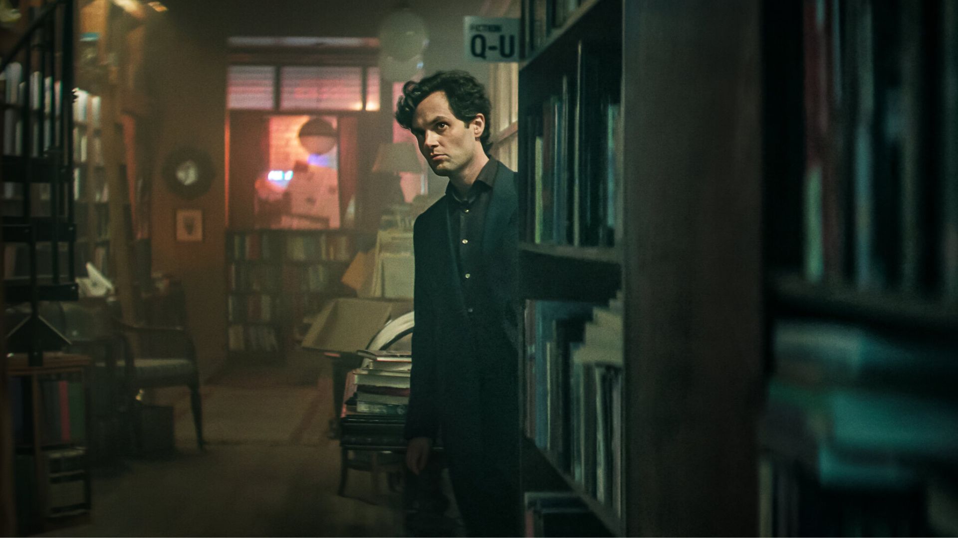 Joe Goldberg in You (Image Source: Netflix)
