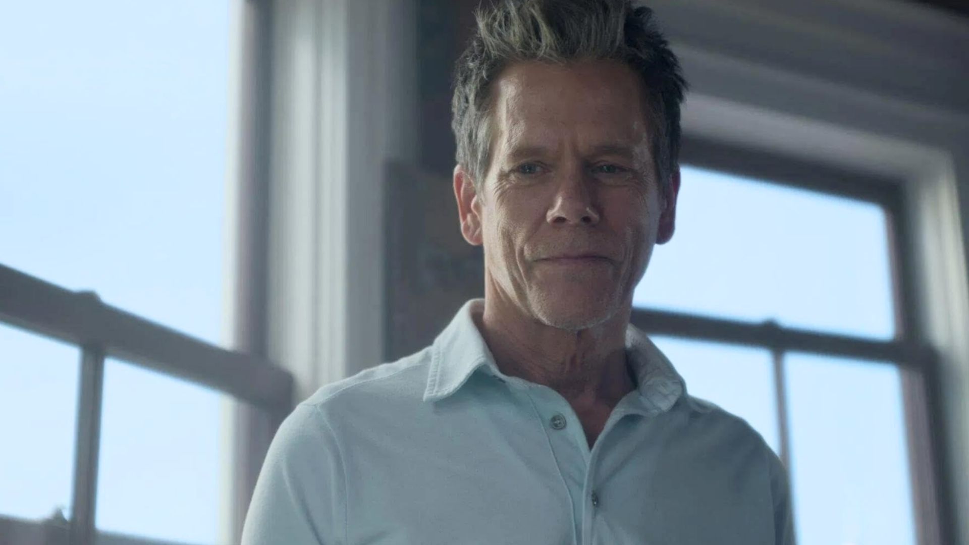 Kevin Bacon in Sirens (Image via Netflix)