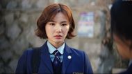 Hye-in is curious about O-sin's case (Image via Viki)