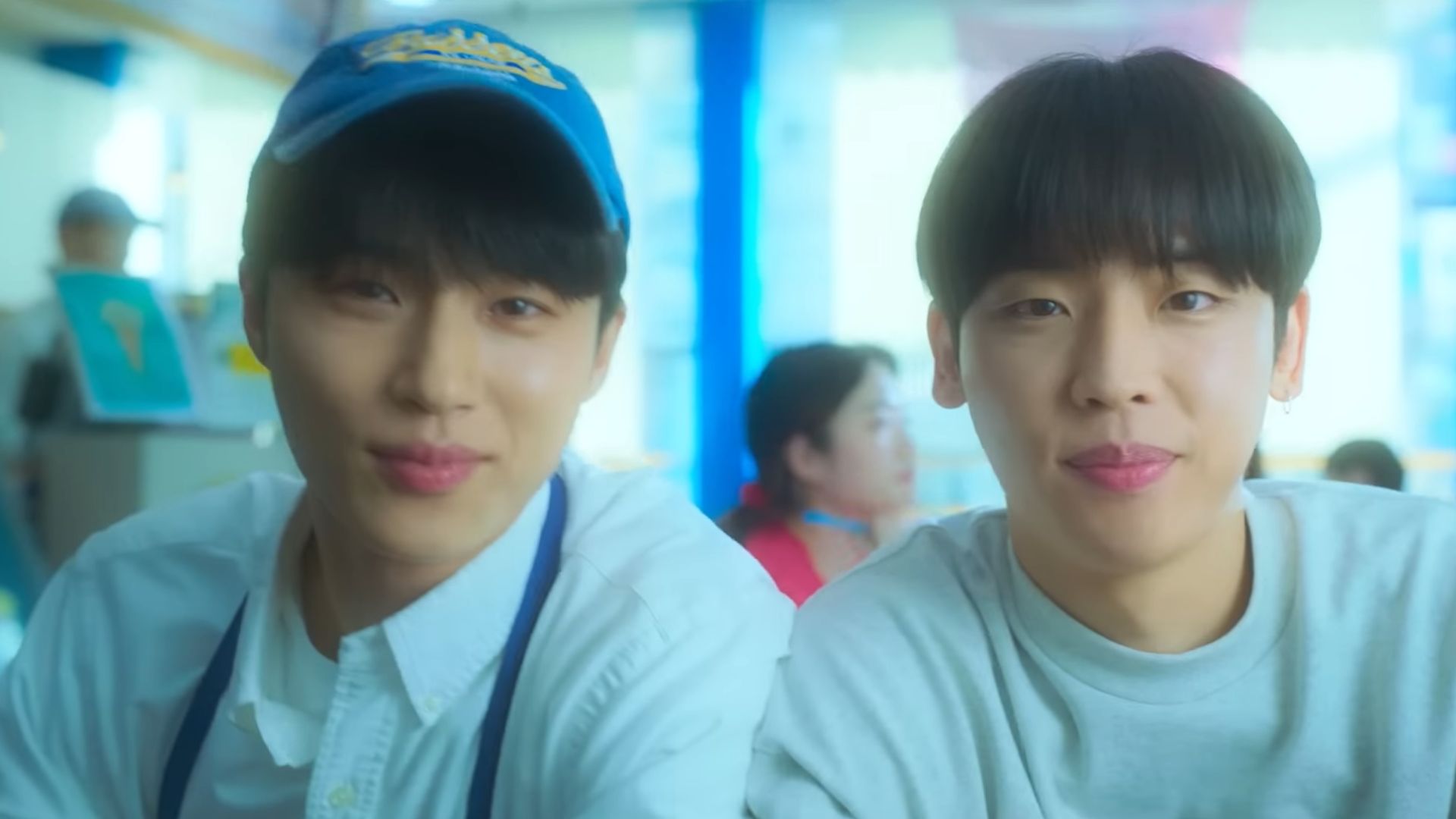 Byeon Woo-seok and Park Jung-woo in 20th Century Girl | Image via YouTube/Netflix