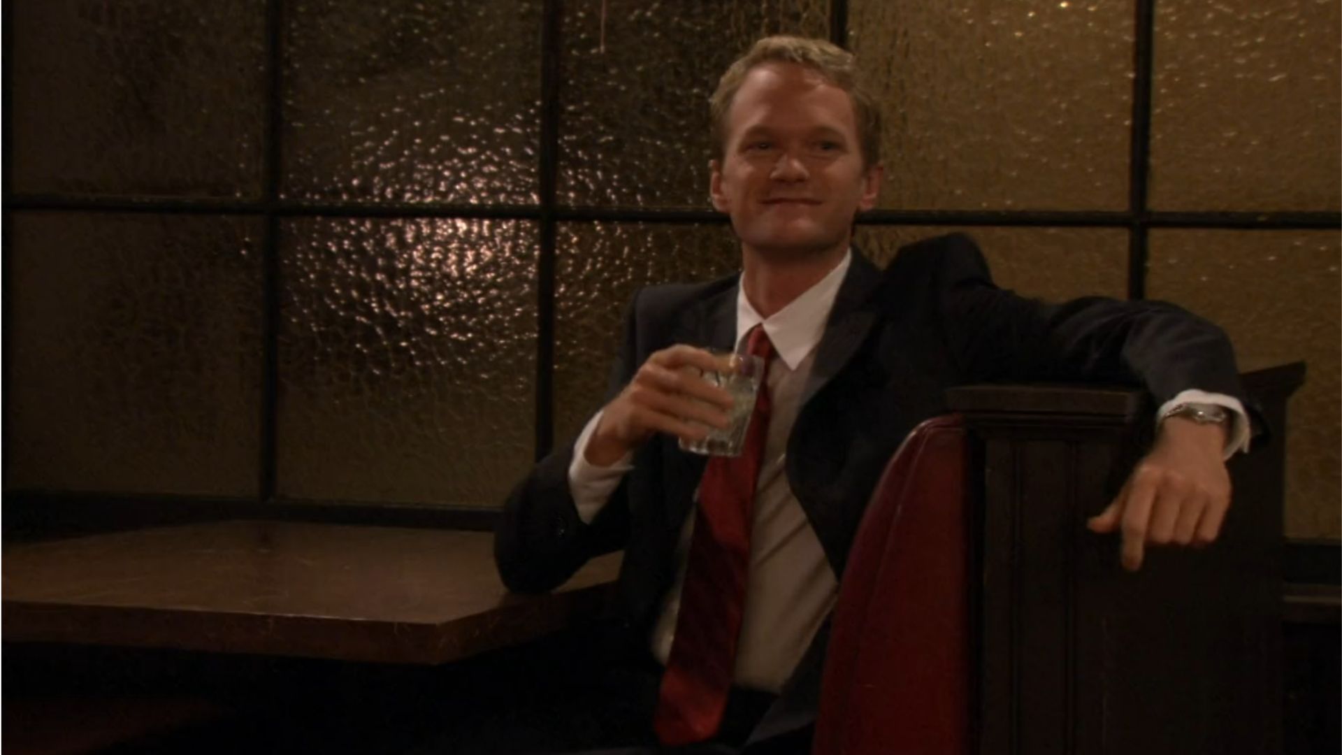 Barney Stinson on Season 1 of HIMYM (Image Via. JioHotstar)