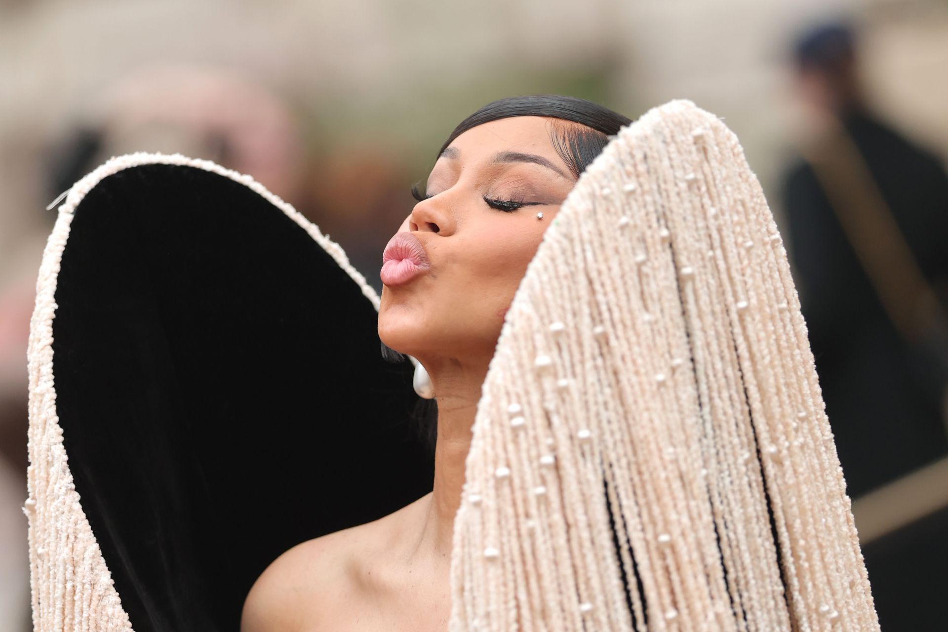 Schiaparelli: Outside Arrivals - Paris Fashion Week - Haute Couture Fall/Winter 2025/2026 - Source: Getty