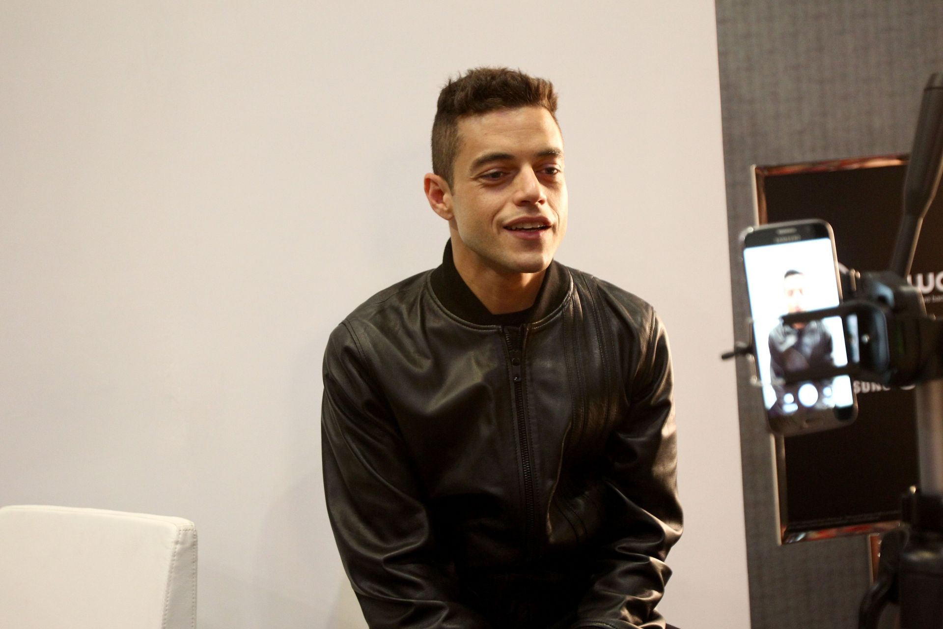 Behind The Scenes Of The Getty Images Portrait Studio Powered By Samsung Galaxy At Comic-Con International 2015 - Source: Getty