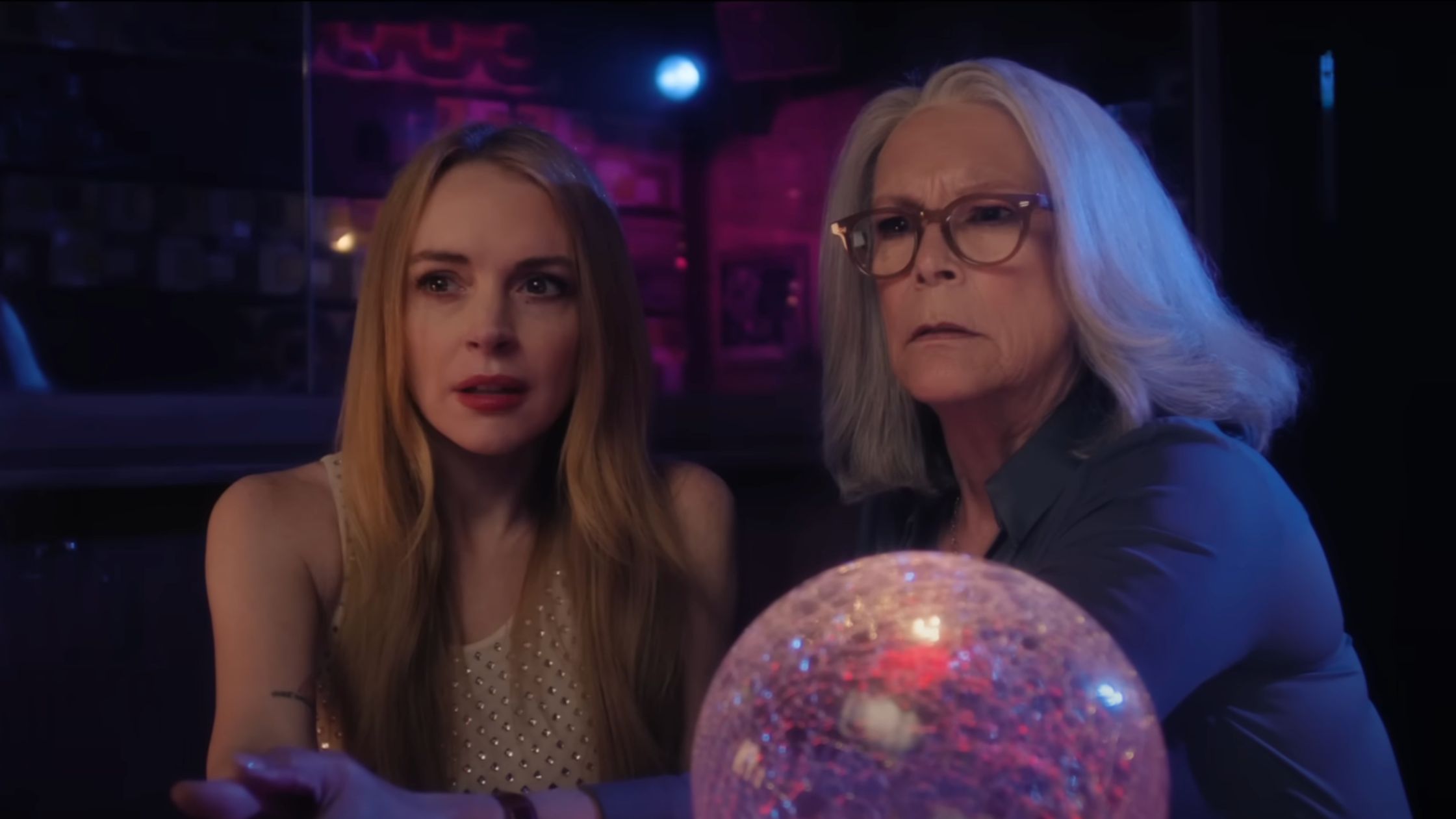 Jamie Lee Curtis and Lindsay Lohan in Freakier Friday (Image via YouTube/Disney)