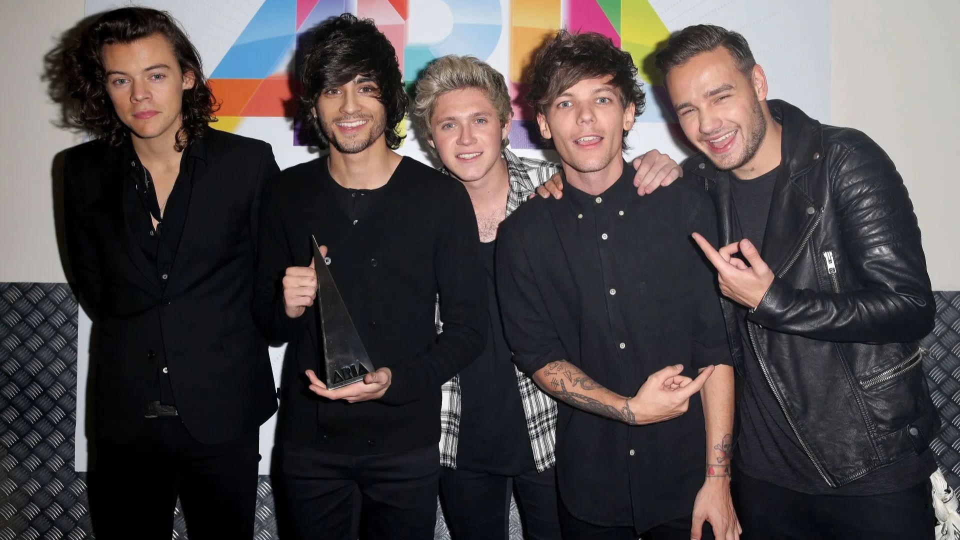 One Direction at the 28th Annual ARIA Awards 2014 backstage (Getty via Soap Central CMS - Resize on Canva)