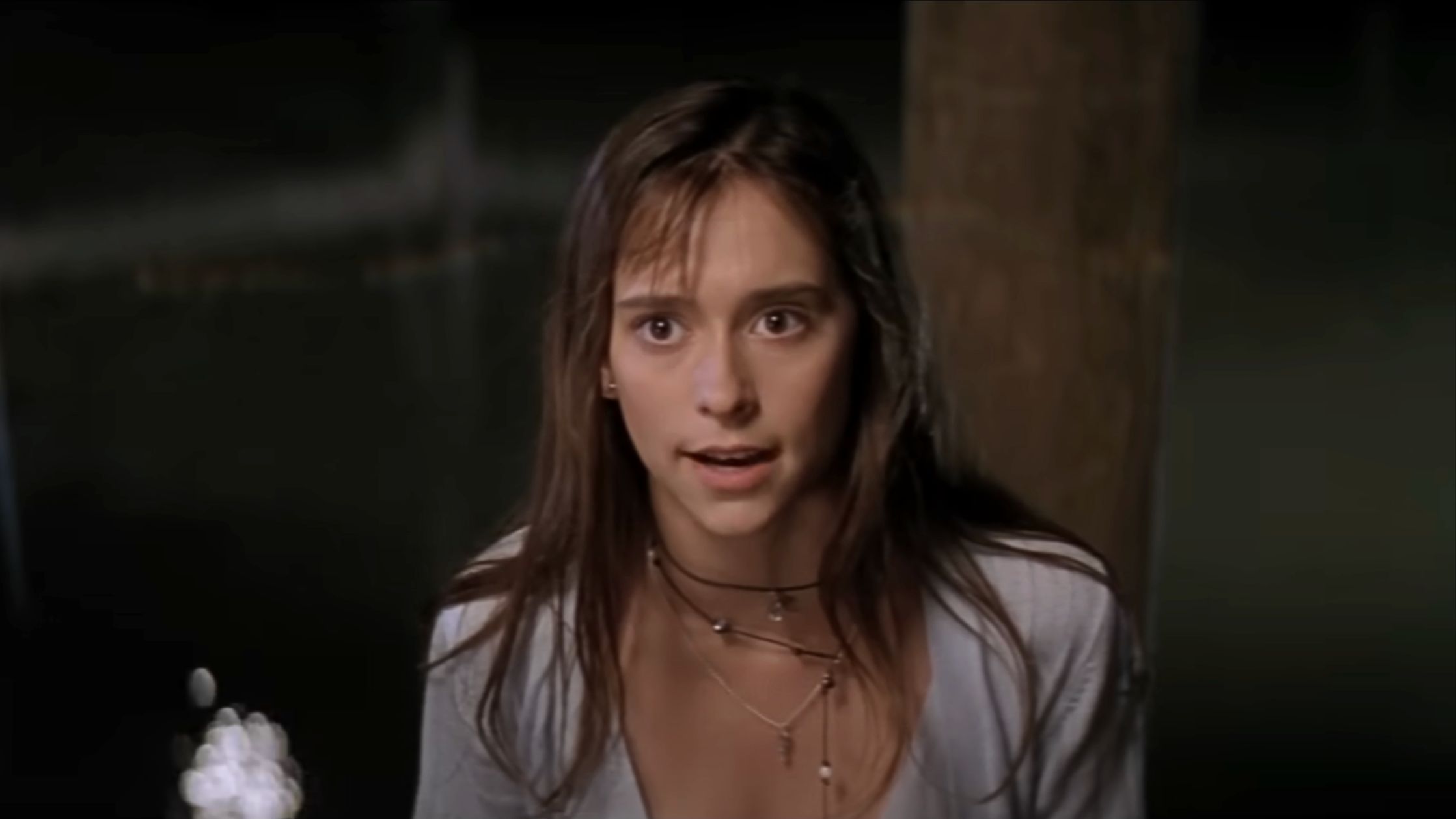 Jennifer Love Hewitt in I Know What You Did Last Summer (Image via YouTube/Sony Pictures Entertainment)
