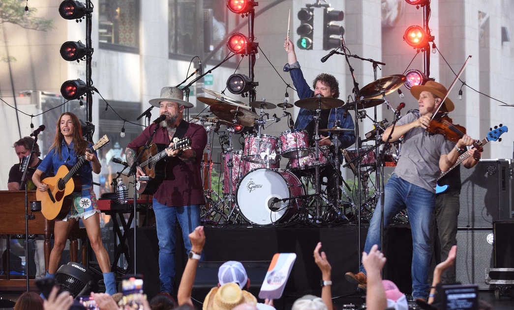 Why did Zac Brown sue ex-wife Kelly Yazdi? New Instagram post reignites ...