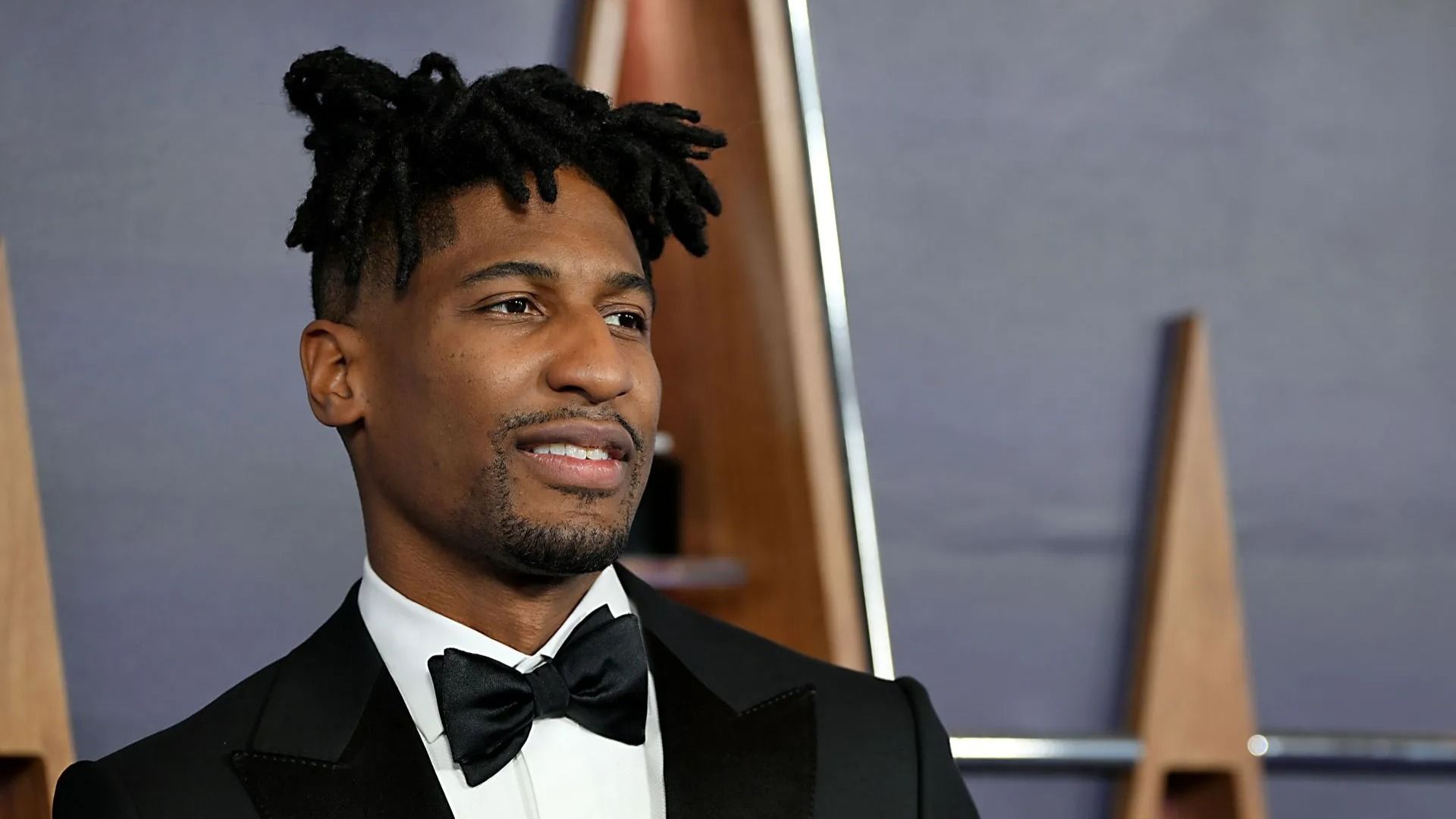 Jon Batiste arrives at the 2025 American Music Awards - Source: Getty