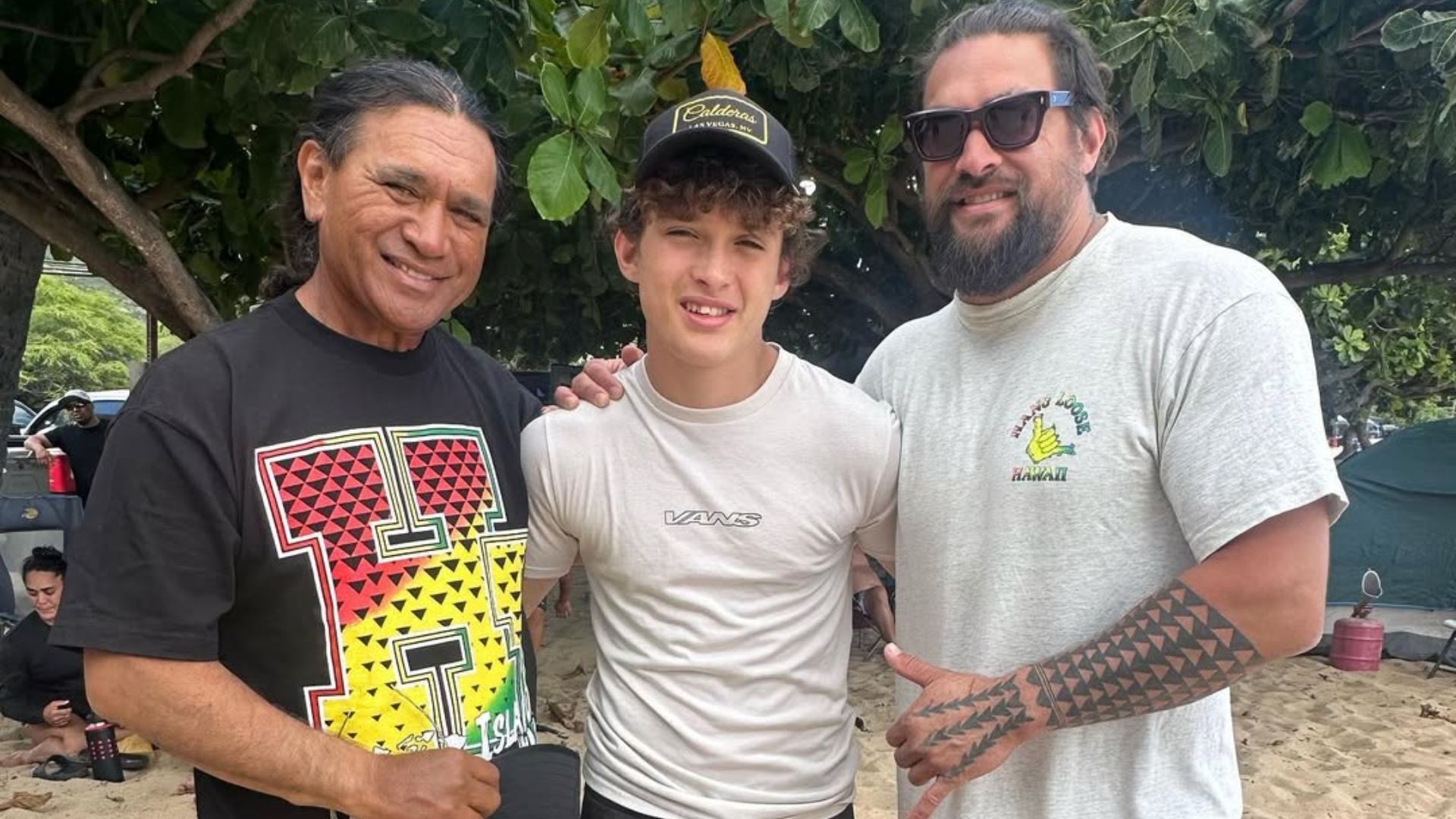 Jason Momoa with his son | Image via prideofgypsies Instagram