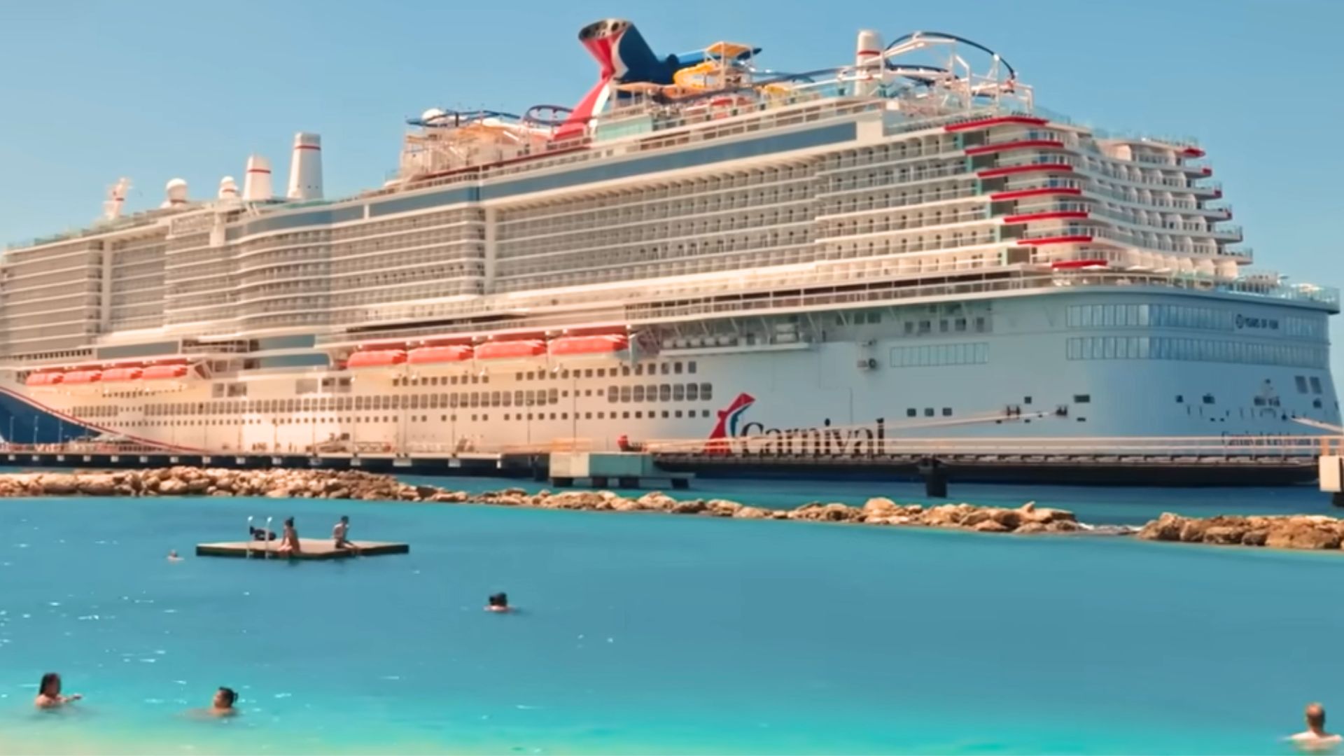 Carnival Cruise Triumph from Trainwreck: Poop Cruise | Image via YouTube/Netflix