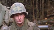 Charlie Sheen in Platoon | Image via Hemdale Film Corporation