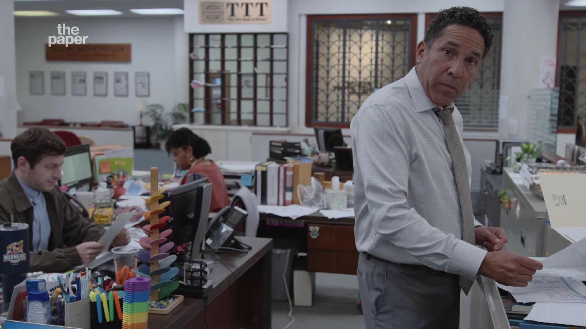 Actor Oscar Nu&ntilde;ez returns as Oscar Martinez in The Paper | Image Via: Peacock