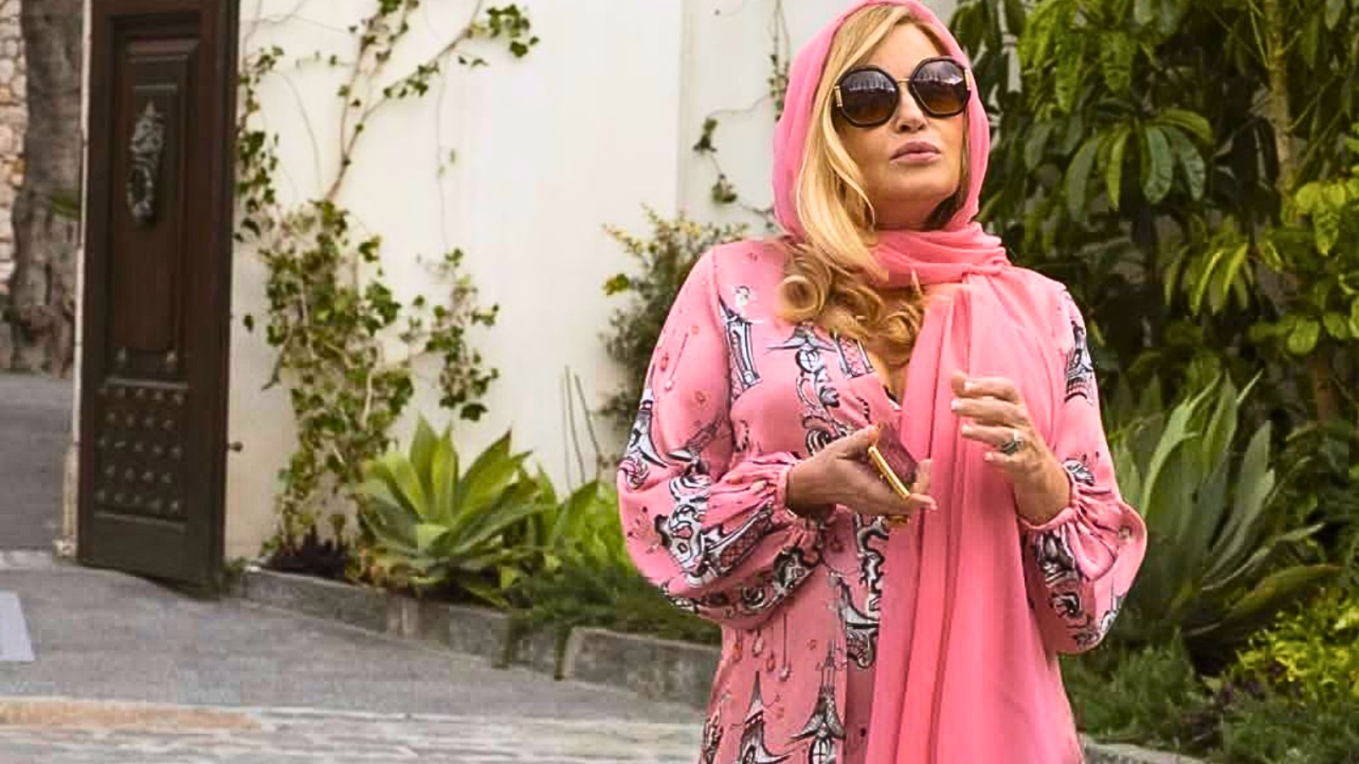 Jennifer Coolidge as Tanya McQuoid in The White Lotus (Image via HBO)