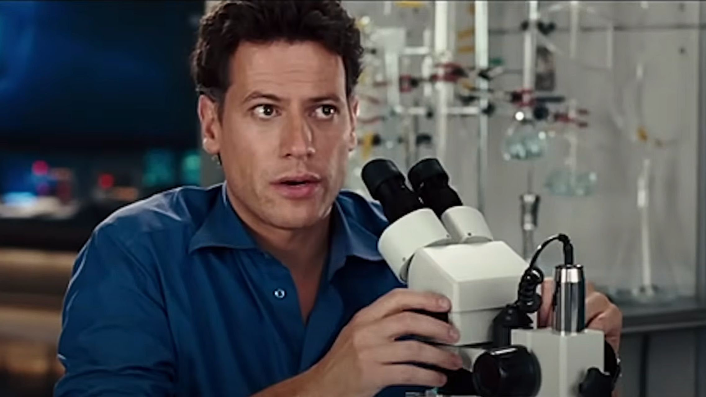 A still from Fantastic Four (Image via YouTube/Rotten Tomatoes Classic Trailers)