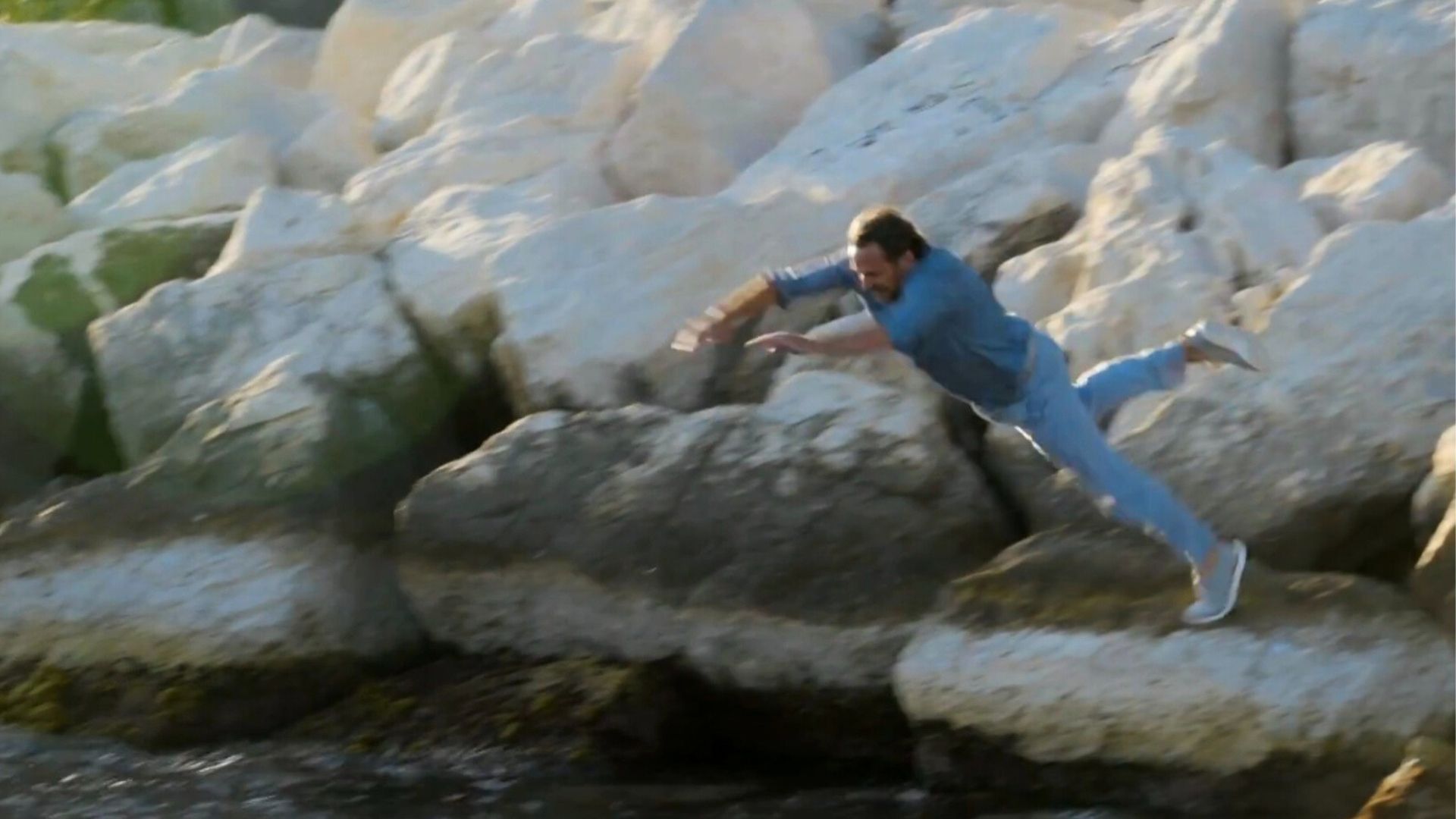 The Bold and the Beautiful: Ridge races to rescue woman from watery wreck | Image: CBS