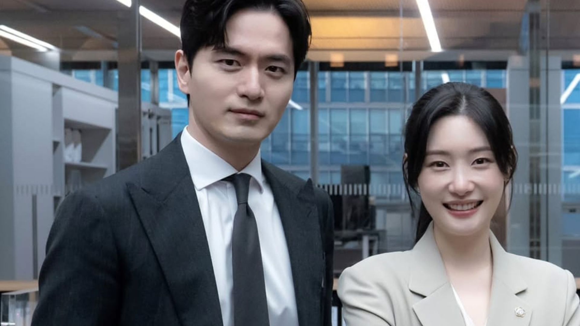 Yun Seok-hun with the new lawyer, Kang Hyo-min (Image via Instagram @jtbcdrama)