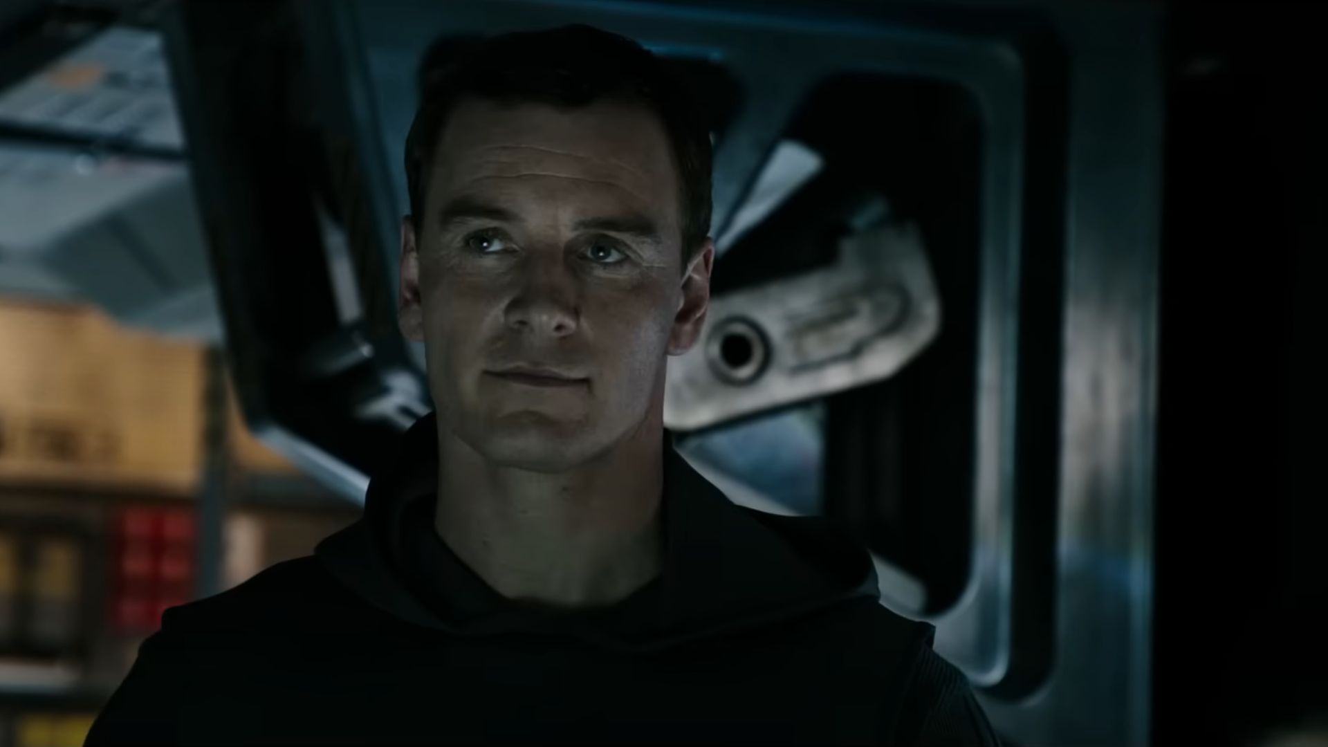 Michael Fassbender plays Walter and David in Alien: Covenant (Image via 20th Century Fox)