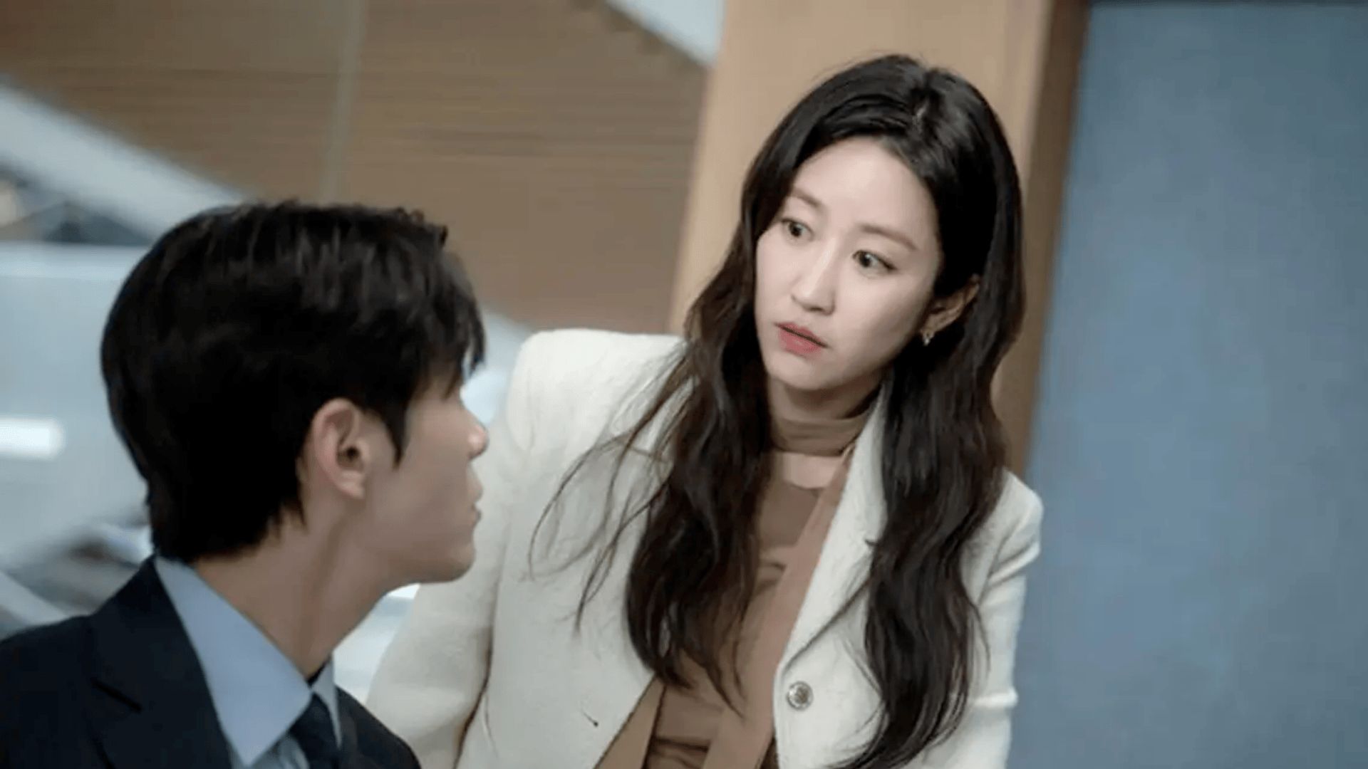 Lee Jin-woo and Heo Min-jeong in Beyond the Bar | Image via: Netflix