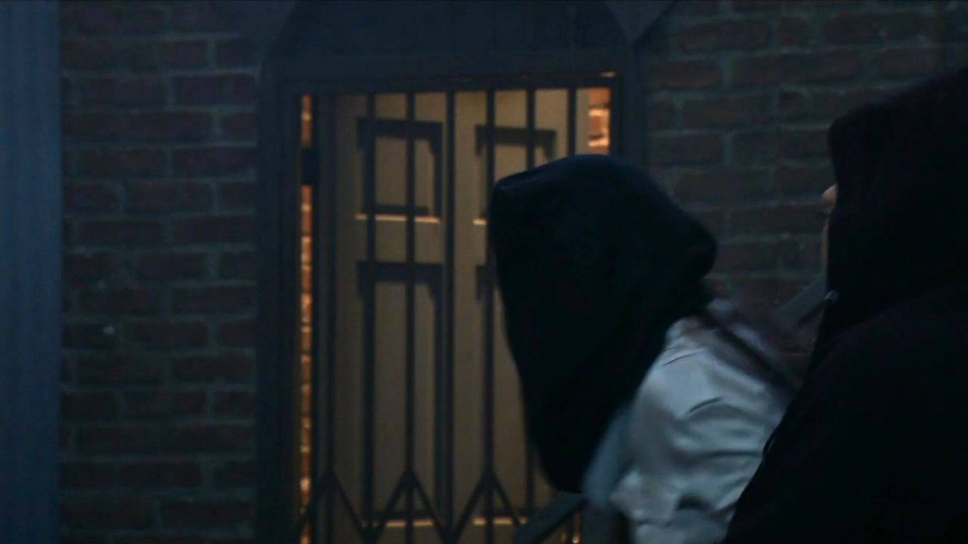 Alexis is kidnapped, likely on Brennan