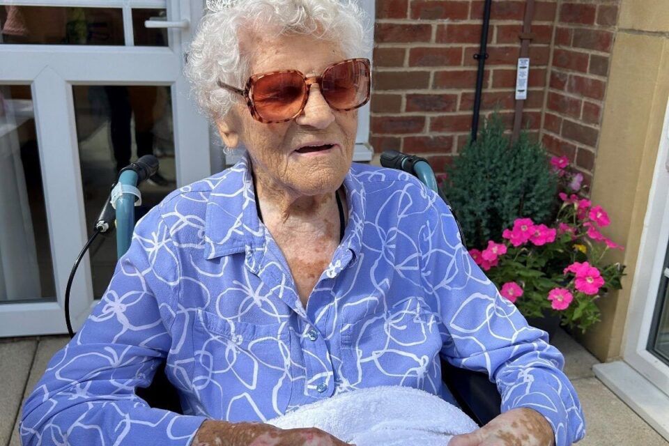 Ethel Caterham, the oldest woman in the world. (Image via X/@CerfiaFR)