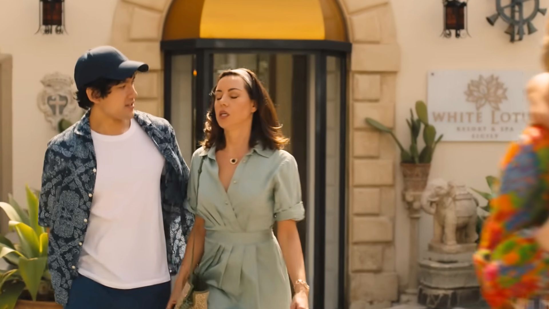 Will Sharpe and Aubrey Plaza in The White Lotus | Image via YouTube/HBO