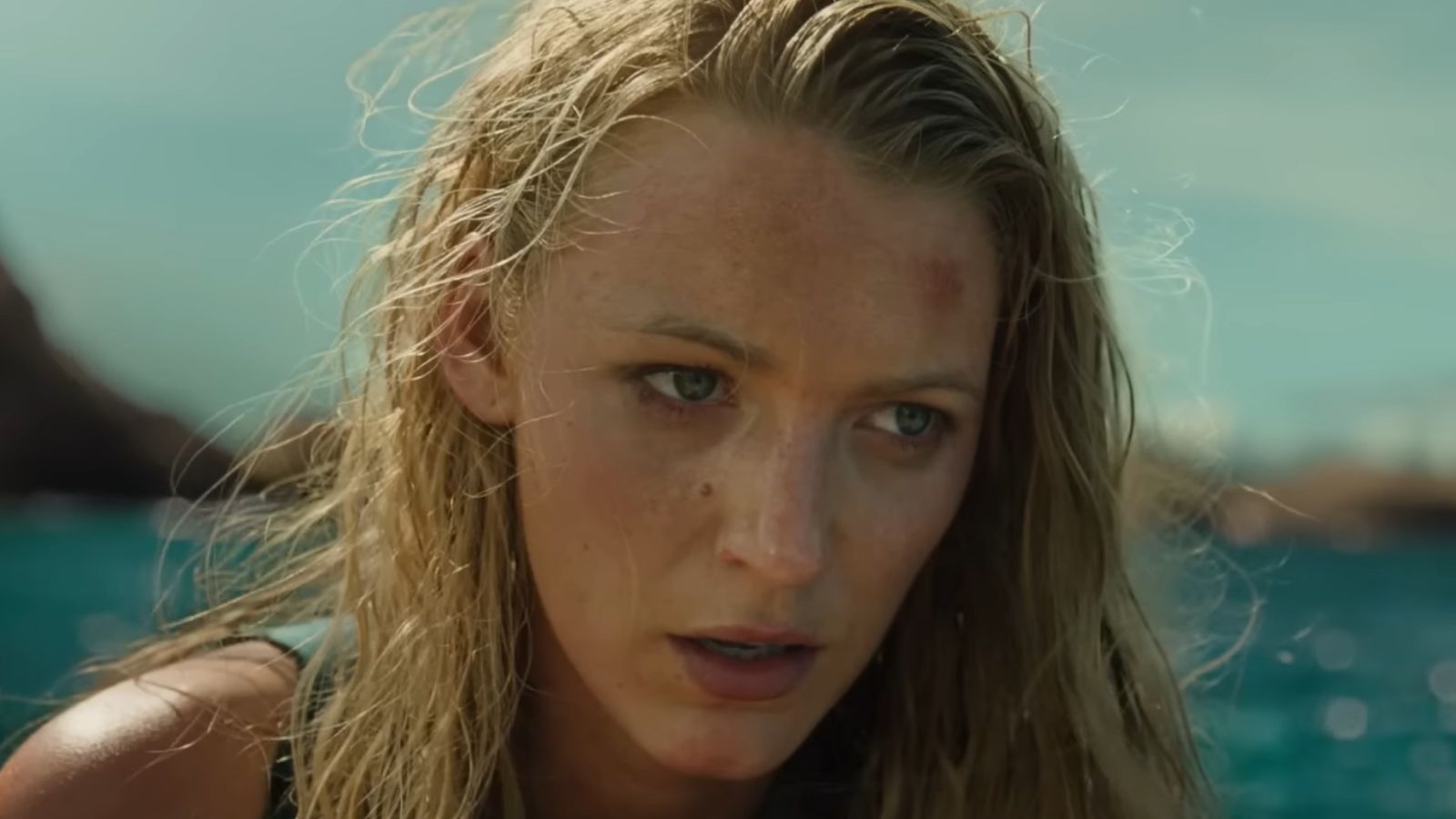 Still from The Shallows (Image via YouTube @/Sony Pictures Entertainment)