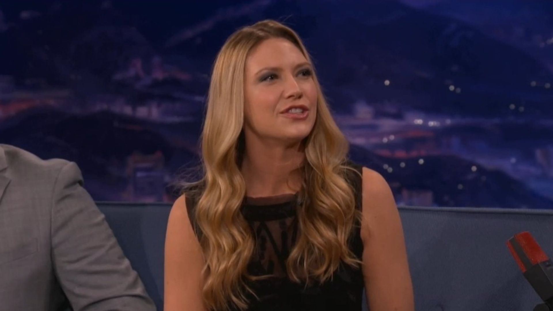 Anna Torv plays Revna in Nautilus Season 1 (Image Via YouTube/@TeamCoco)