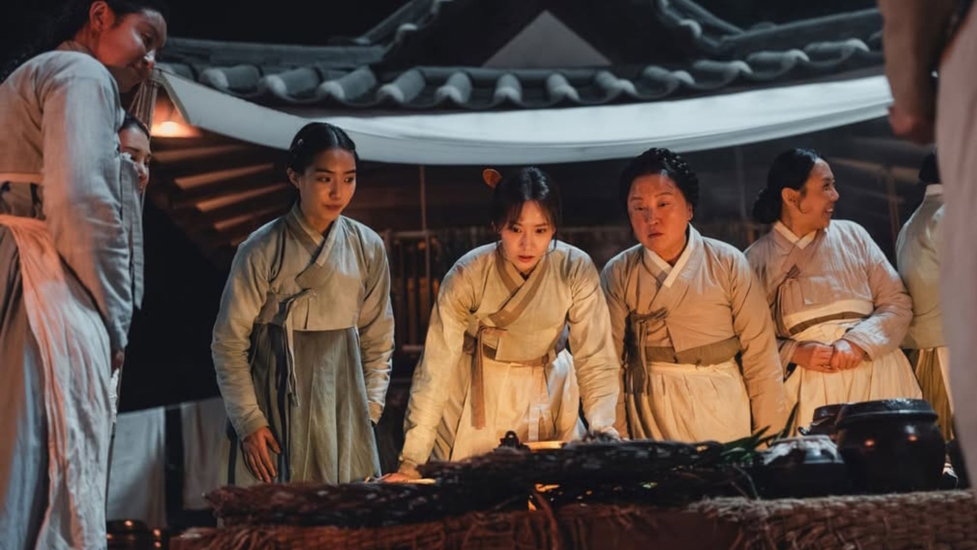 Ji-young and the women prepare food (Image via Instagram @tvn_drama)